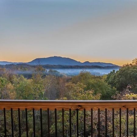 Luxury 12-Bedroom Cabin With Indoor Pool, Hot Tub & Movie Theater, Sleeps 36 Sevierville Exterior foto
