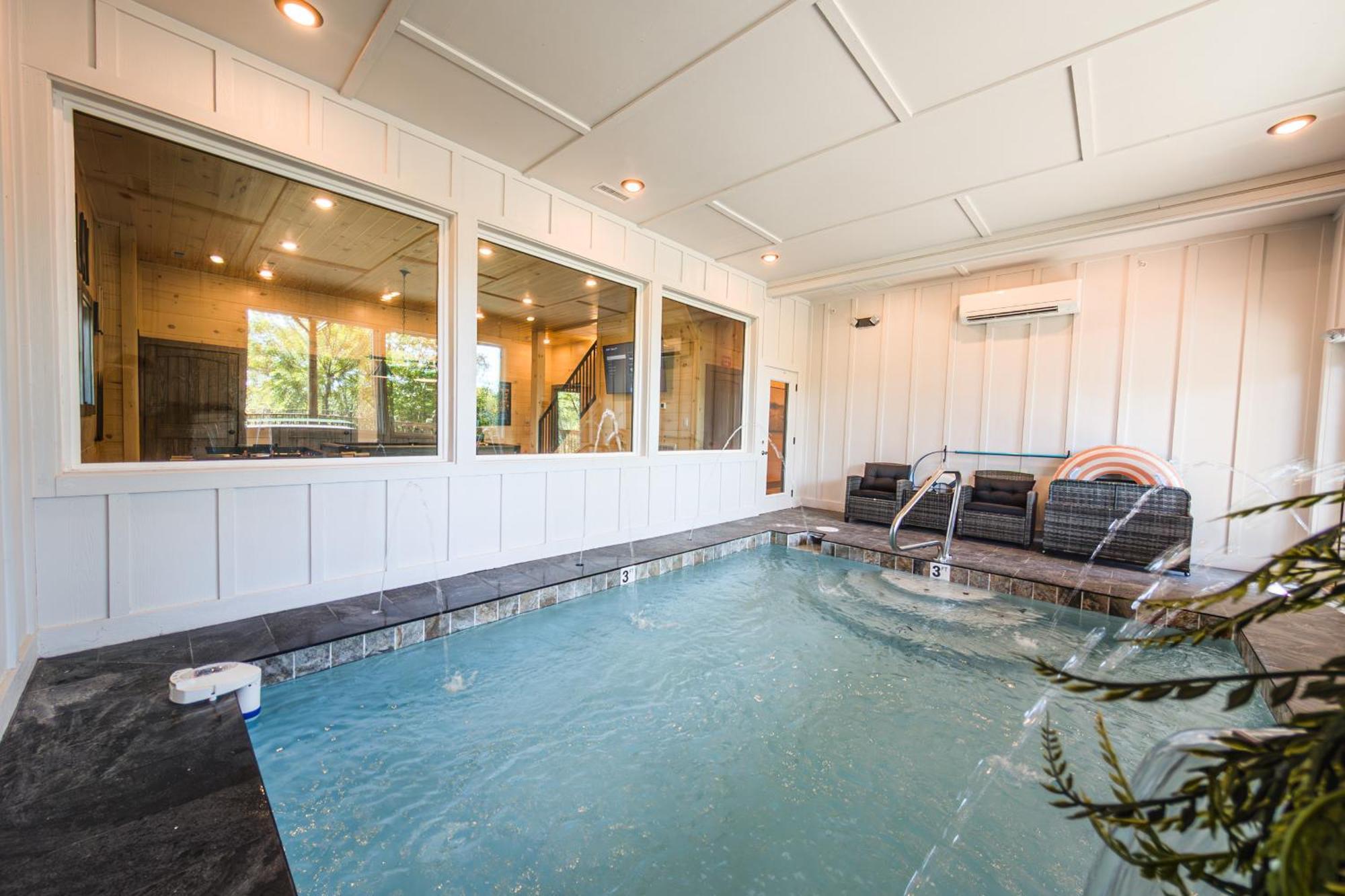 Luxury 12-Bedroom Cabin With Indoor Pool, Hot Tub & Movie Theater, Sleeps 36 Sevierville Exterior foto