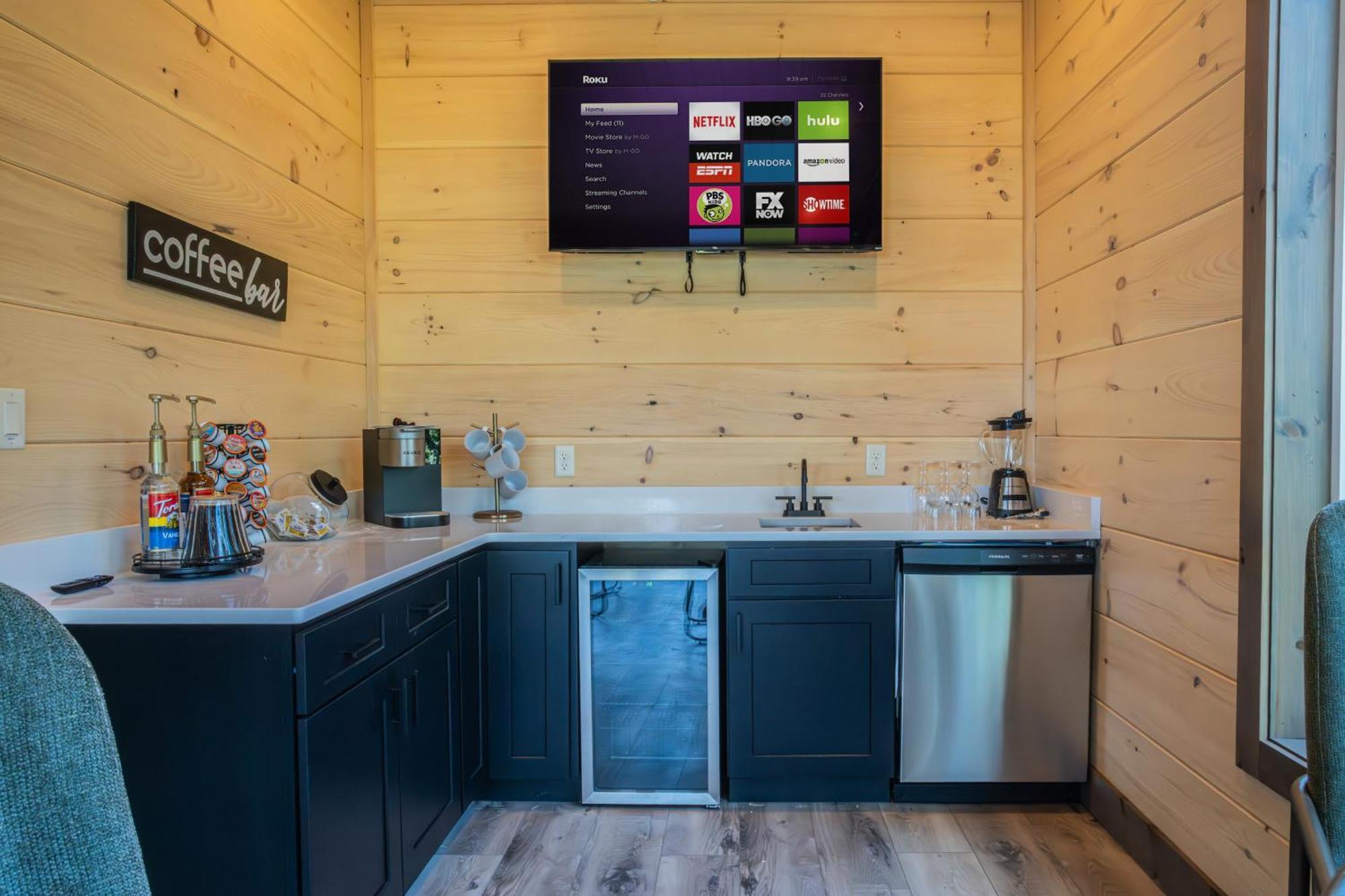 Luxury 12-Bedroom Cabin With Indoor Pool, Hot Tub & Movie Theater, Sleeps 36 Sevierville Exterior foto