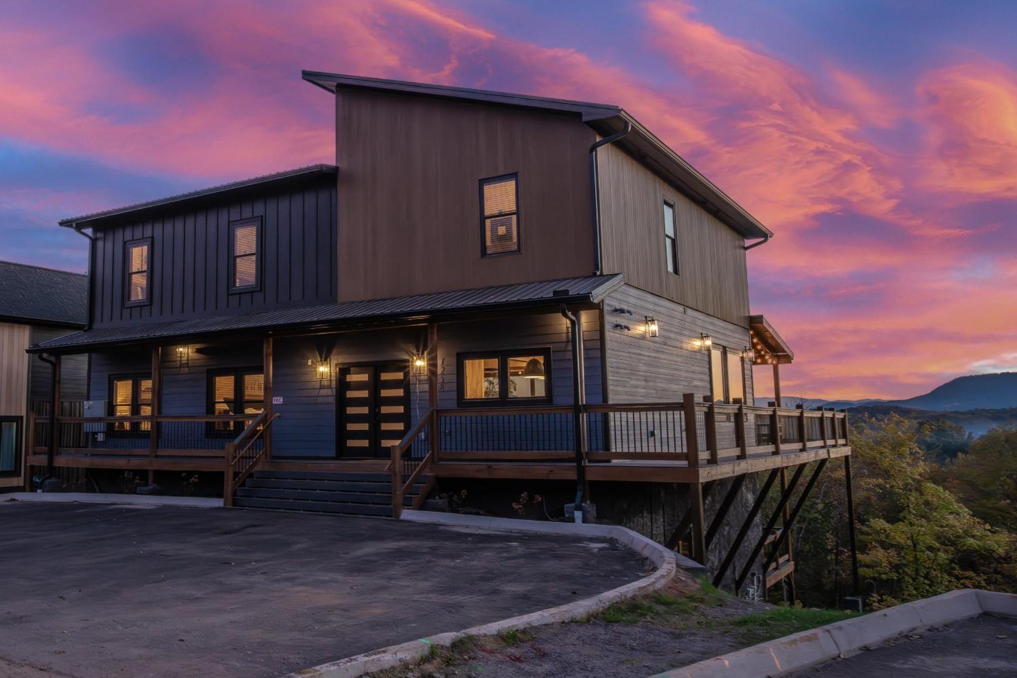 Luxury 12-Bedroom Cabin With Indoor Pool, Hot Tub & Movie Theater, Sleeps 36 Sevierville Exterior foto