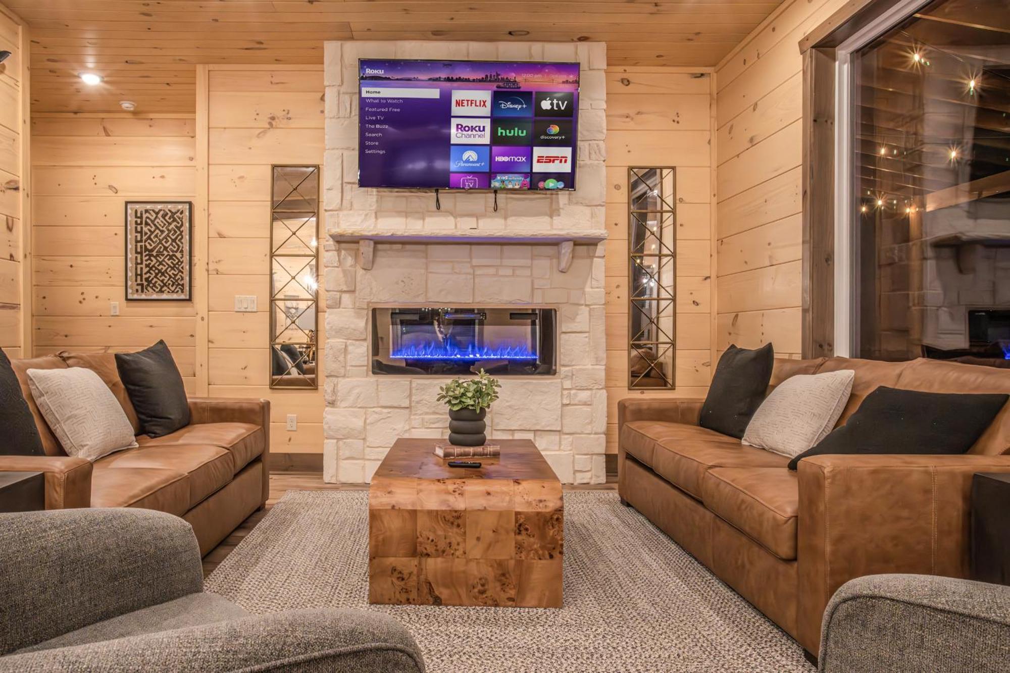 Luxury 12-Bedroom Cabin With Indoor Pool, Hot Tub & Movie Theater, Sleeps 36 Sevierville Exterior foto