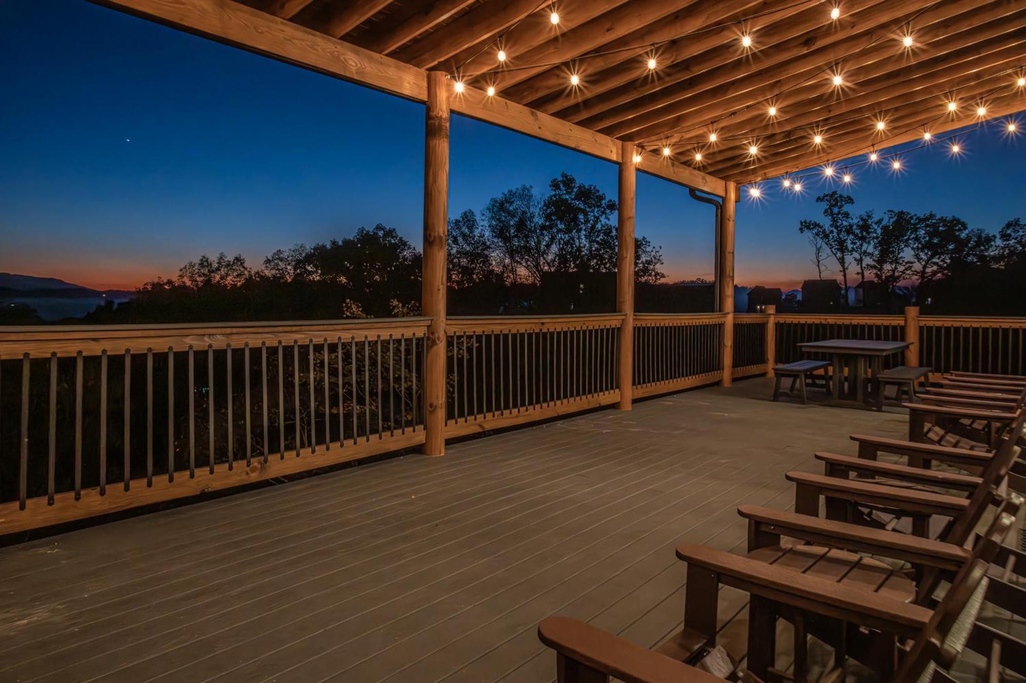 Luxury 12-Bedroom Cabin With Indoor Pool, Hot Tub & Movie Theater, Sleeps 36 Sevierville Exterior foto