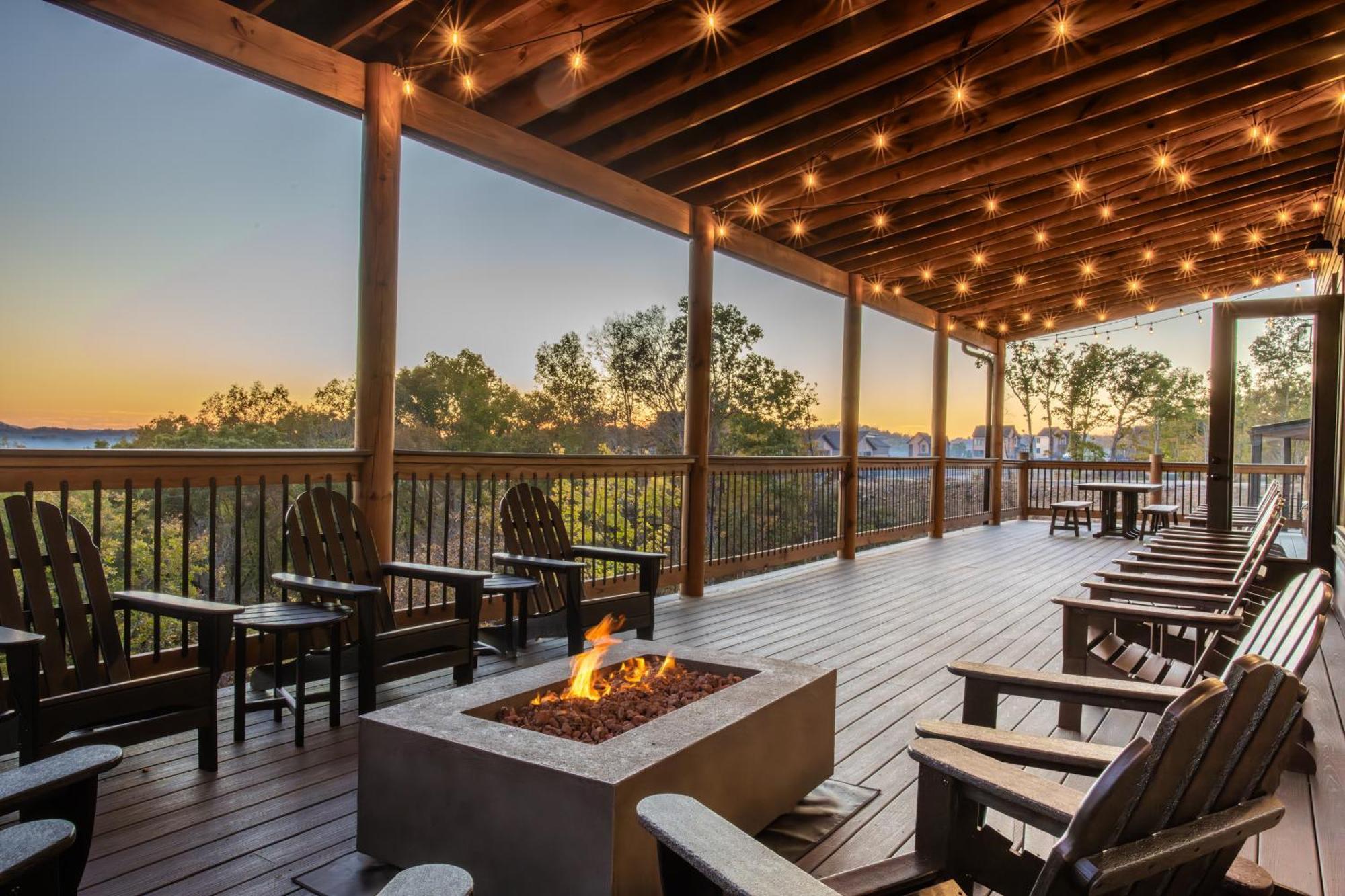 Luxury 12-Bedroom Cabin With Indoor Pool, Hot Tub & Movie Theater, Sleeps 36 Sevierville Exterior foto